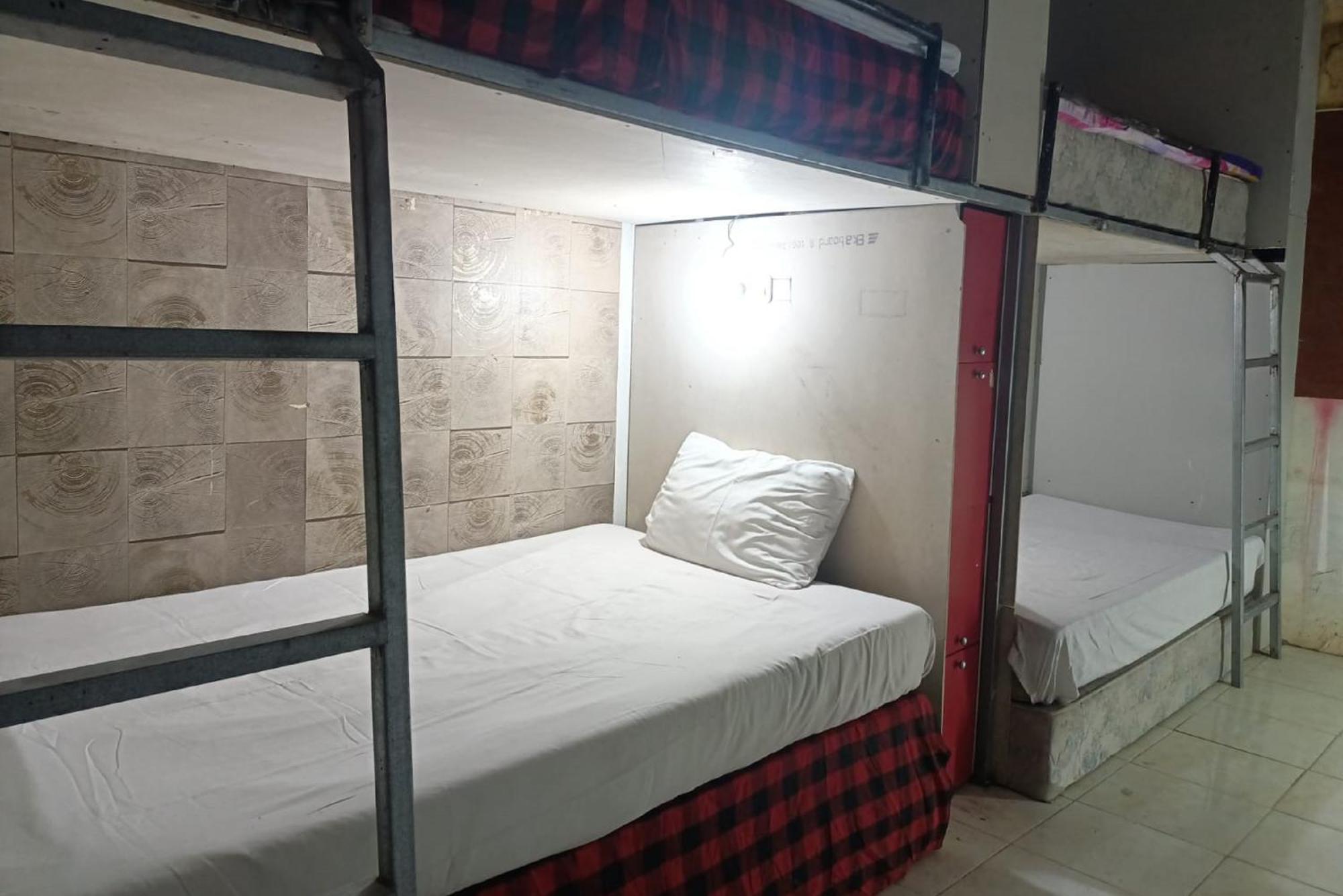 OYO 710 Naomi Heritage Surabaya Exterior foto